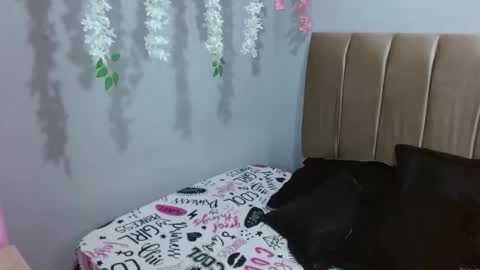 mia_brown69 online show from June 2, 12:44 am