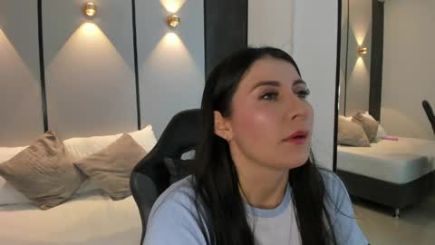 M I A  online show from April 7, 4:47 am