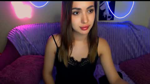 mia_cutie77 online show from September 26, 11:08 am