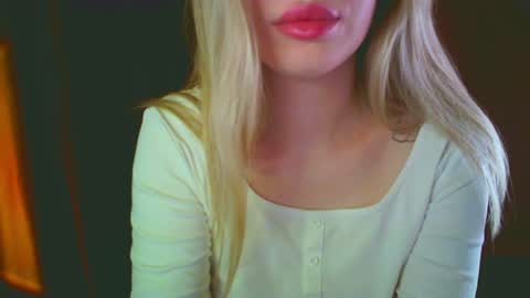 Mia online show from December 14, 8:51 pm