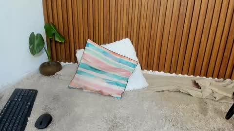 Mia online show from April 15, 4:35 am