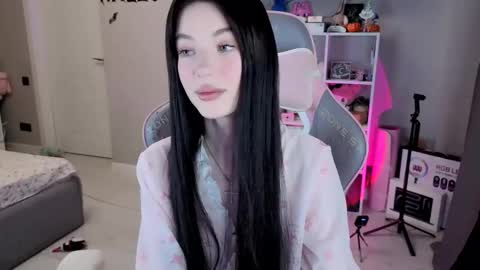 MIA HELP ME REACH 100 LIKES online show from November 17, 3:13 pm