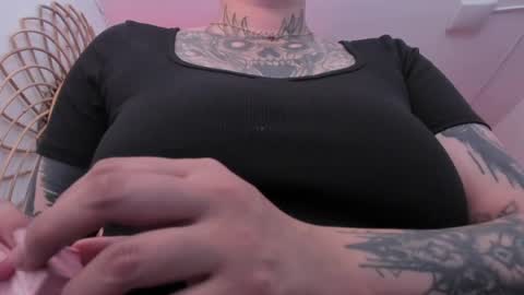 Val  online show from April 3, 8:18 pm