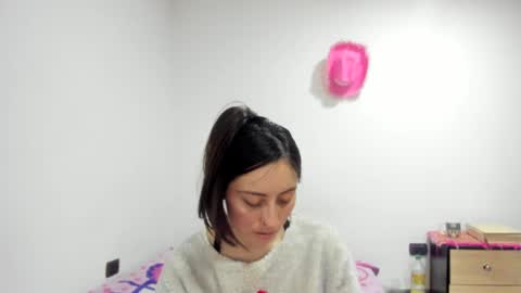 Snapshot of mia_kanee chatting on December 11, 12:23 am mia kaneee online show from December 11, 12:23 am