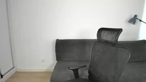 Mia online show from March 20, 7:57 am