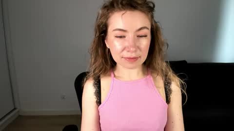 Mia online show from April 14, 1:33 pm