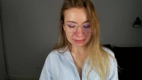 Mia online show from January 9, 7:57 am