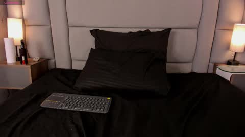    online show from November 10, 9:10 pm