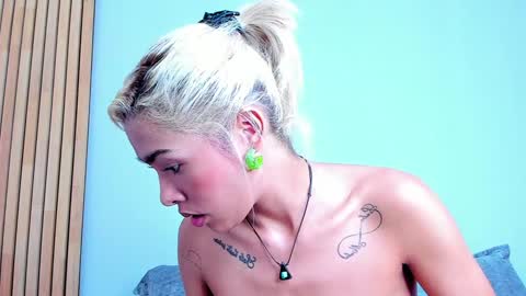 Mia Reeves online show from January 25, 7:05 pm