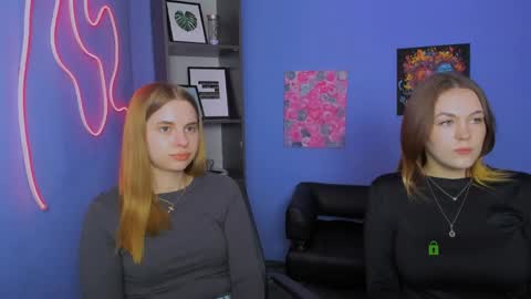 mia online show from April 6, 11:33 am