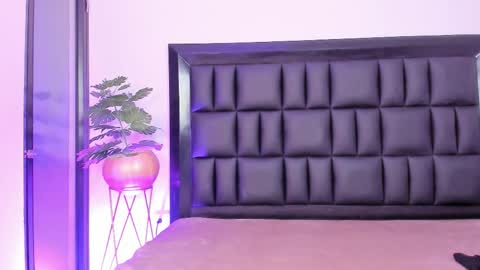 mia online show from March 24, 5:24 am