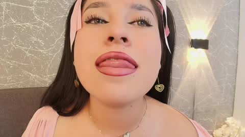 Mia Roux online show from December 19, 8:44 pm