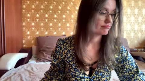 Snapshot of mia_shine_bright chatting on October 27, 5:36 am Mia online show from October 27, 5:36 am