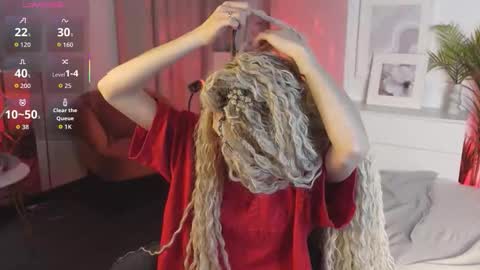 Mia online show from December 23, 6:28 am