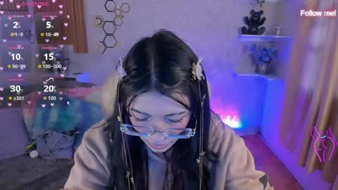 Mia online show from June 2, 12:06 pm