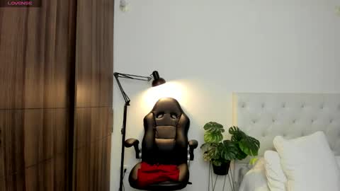 Mia online show from November 28, 12:08 pm