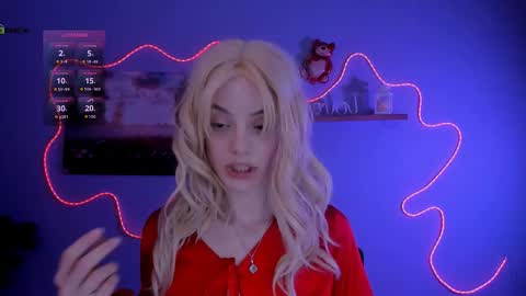 mia_starrr_ online show from March 4, 8:48 pm