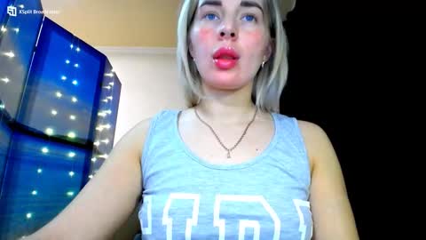 Snapshot of mia_sunnyy chatting on January 4, 8:27 pm Mia. online show from January 4, 8:27 pm