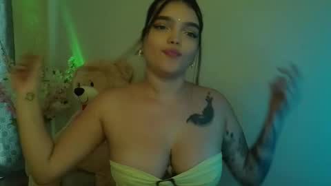 mia_thopsom online show from February 22, 2:51 pm