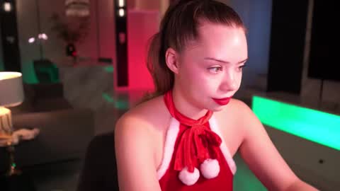 VixenMia online show from December 22, 4:15 am