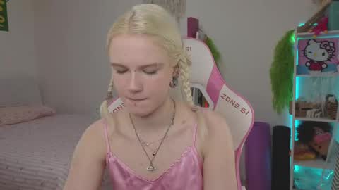 Mia online show from April 17, 3:30 am