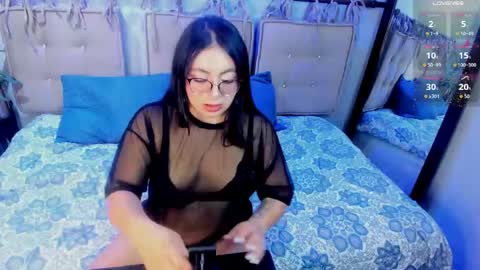 mia_wills_ online show from April 11, 4:10 pm