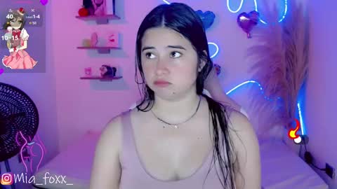 Mia online show from February 16, 9:05 pm