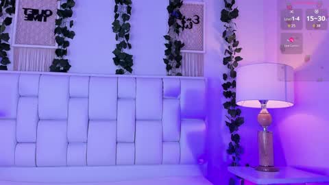 Mia online show from April 7, 11:34 am