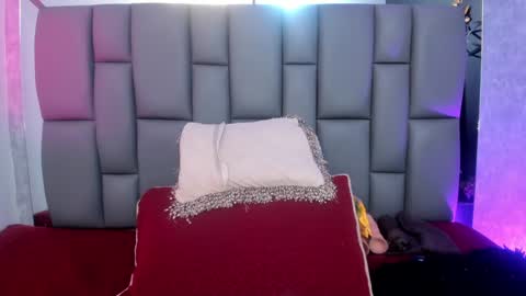 Mia online show from February 5, 12:06 pm