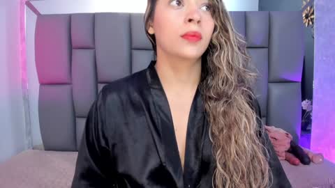 Mia online show from February 1, 12:05 pm