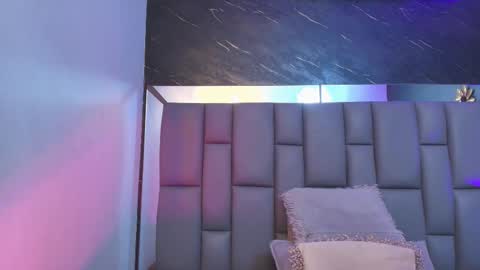 Mia online show from October 6, 12:00 pm