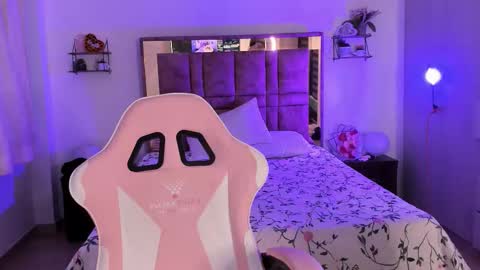 Mia  online show from March 14, 8:10 pm