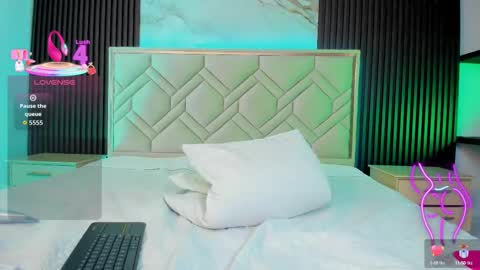 Miaa Farrel online show from October 2, 7:08 pm