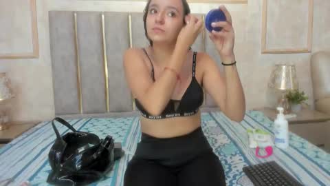 miaaffox online show from January 5, 8:01 pm