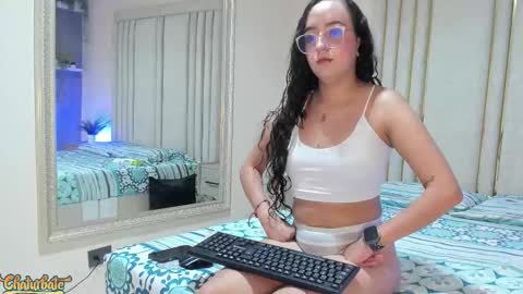 miaaffox online show from December 19, 8:23 pm