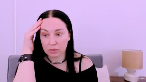 Mia online show from April 15, 4:18 pm