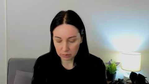 Mia online show from March 18, 4:34 pm