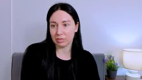 Mia online show from March 30, 3:33 pm