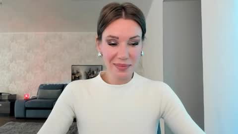 Mia online show from June 3, 4:46 am