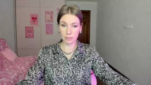 Mia online show from April 29, 5:54 am