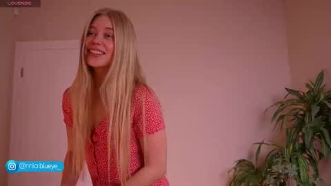 miablueye online show from November 3, 2:43 pm