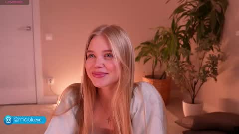 miablueye online show from November 20, 3:13 pm