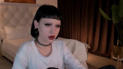MiaCain online show from October 14, 9:17 pm