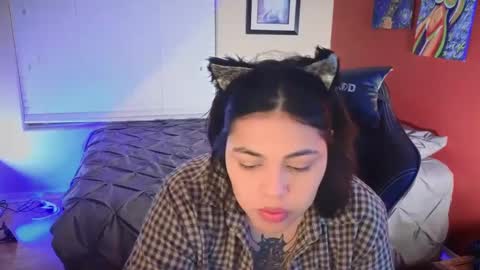 Mia online show from December 22, 1:23 am
