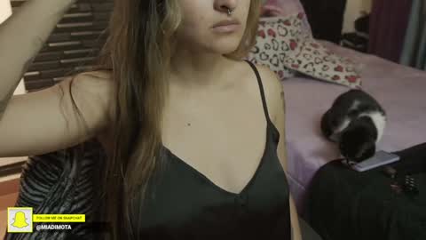 Mia online show from February 1, 3:19 am