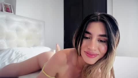 Mia online show from April 7, 9:50 pm