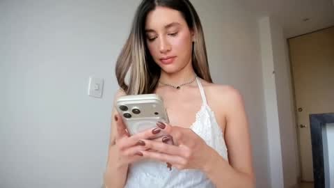 Mia online show from March 29, 7:35 pm