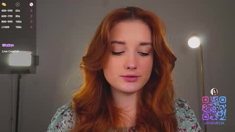 Mia online show from December 21, 1:37 pm