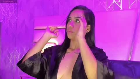 Mia online show from February 10, 12:30 pm