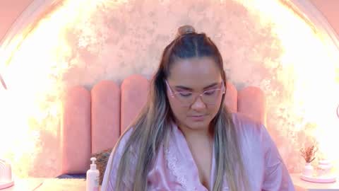 Mia online show from March 13, 5:09 am